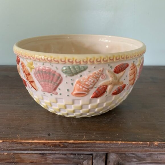 Temp-tations Nostalgic Summer Shells 3-qt Serving Bowl - Picture 1 of 5